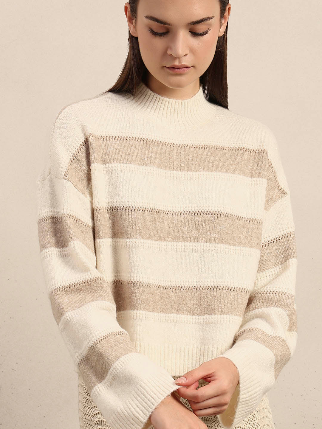 High-Neck Colourblocked Pullover - Beige