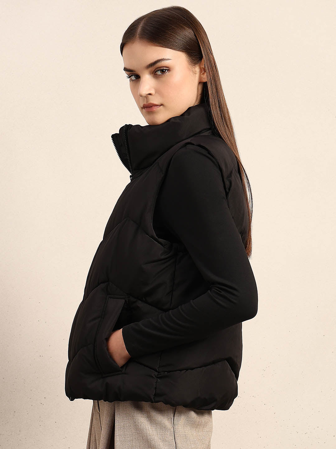 High-Neck Short Puffer Waistcoat - Black
