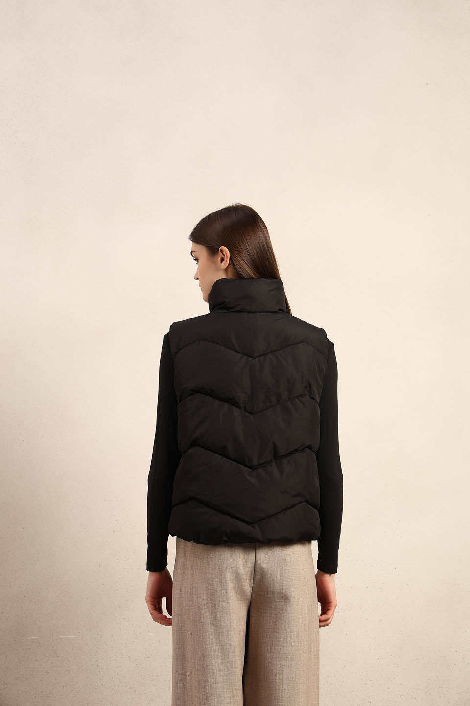High-Neck Short Puffer Waistcoat - Black
