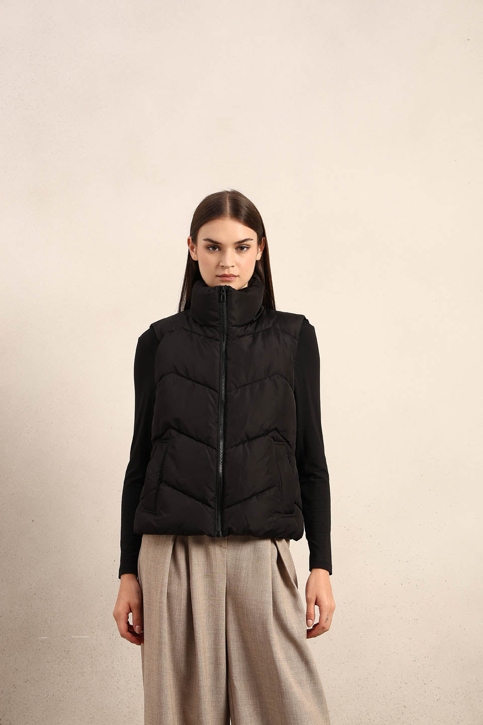High-Neck Short Puffer Waistcoat - Black