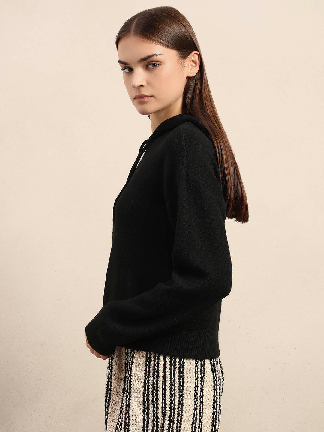 Black Hooded Pullover