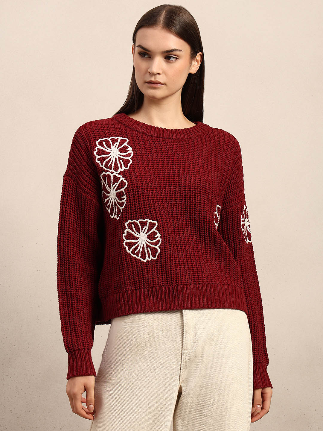 Floral Embroidered O-Neck Pullover