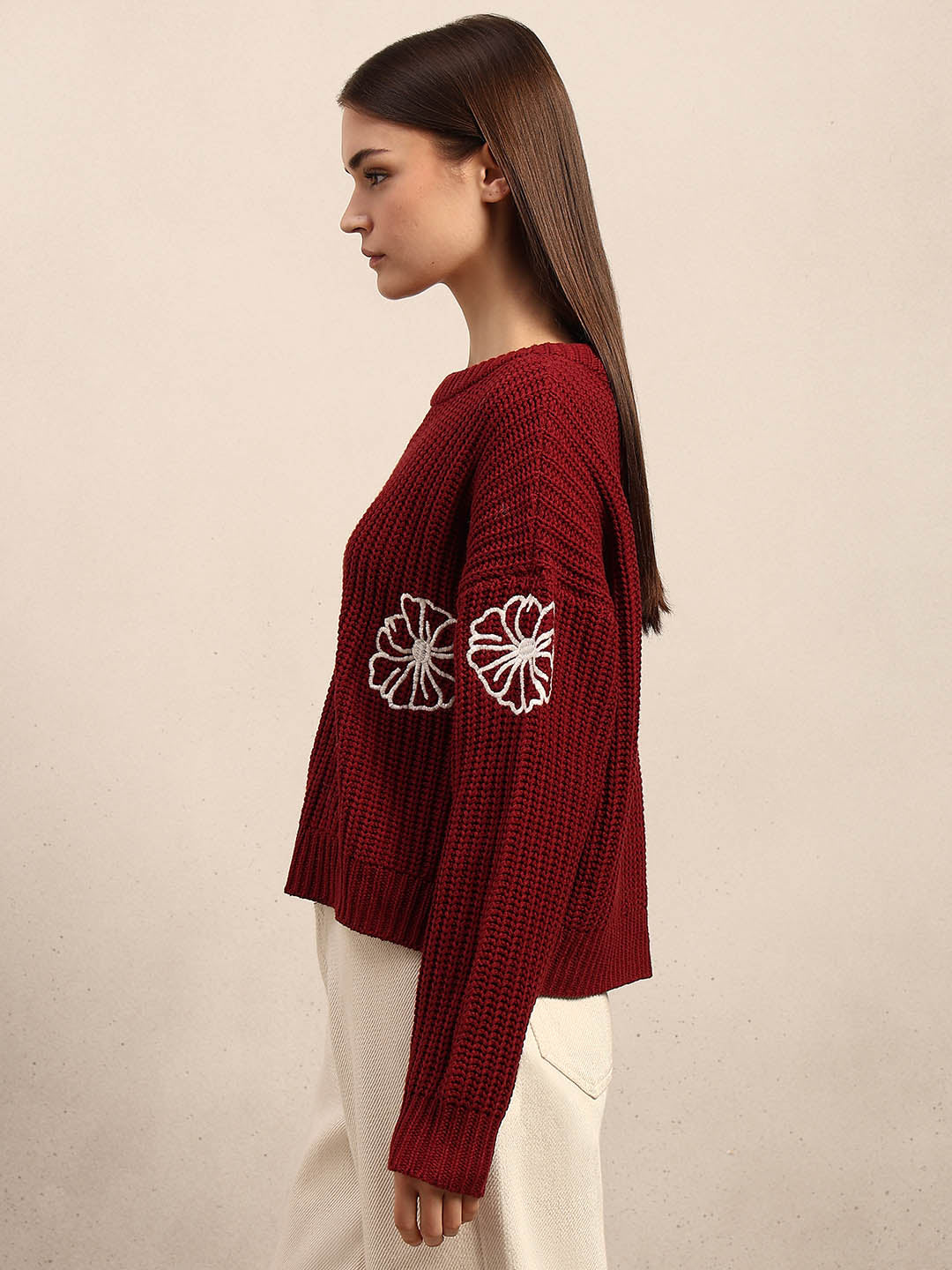 Floral Embroidered O-Neck Pullover