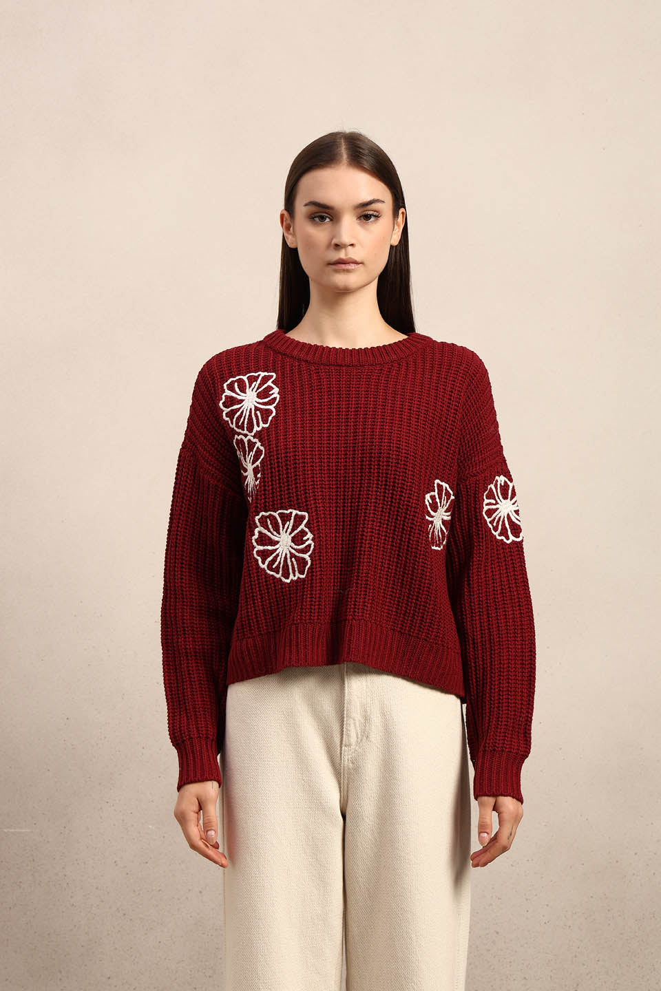Floral Embroidered O-Neck Pullover
