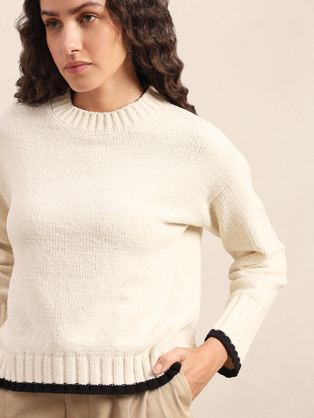 O-Neck Contrast Hem Pullover