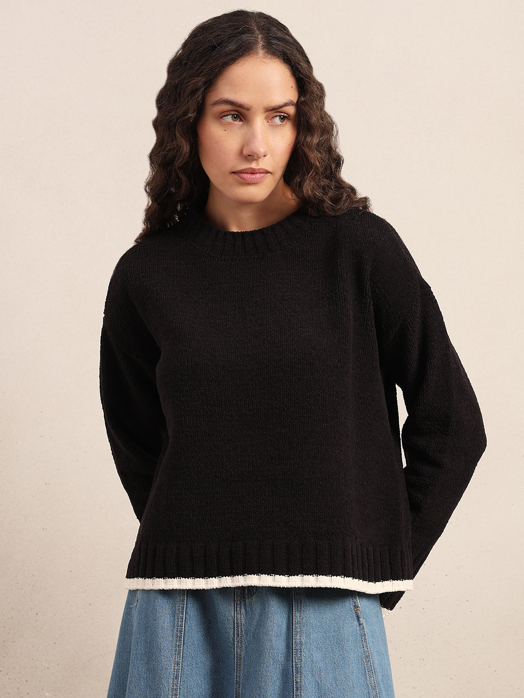 O-Neck Contrast Hem Pullover - Black