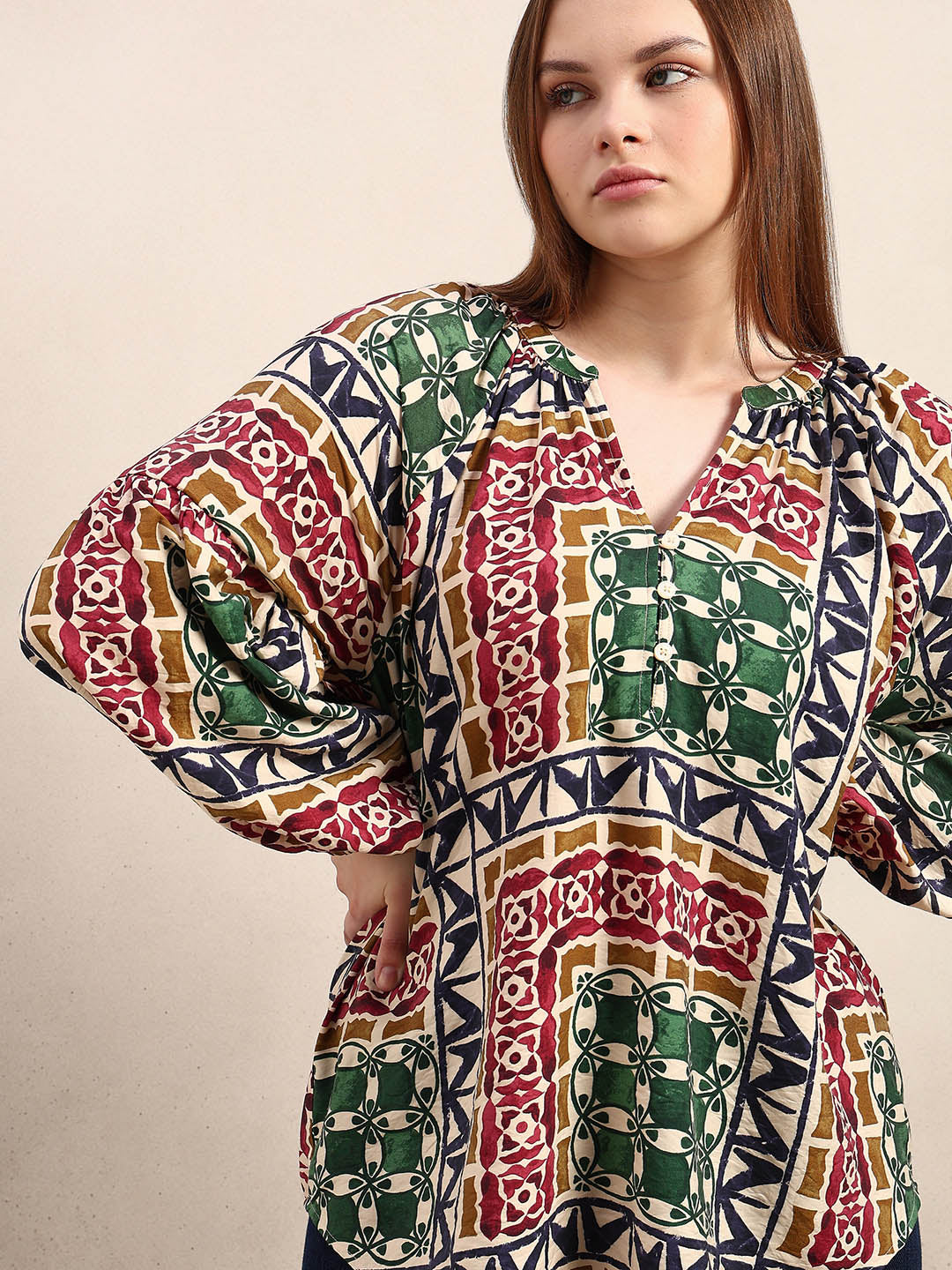 Curve Multi-Colour Printed V-Neck Top