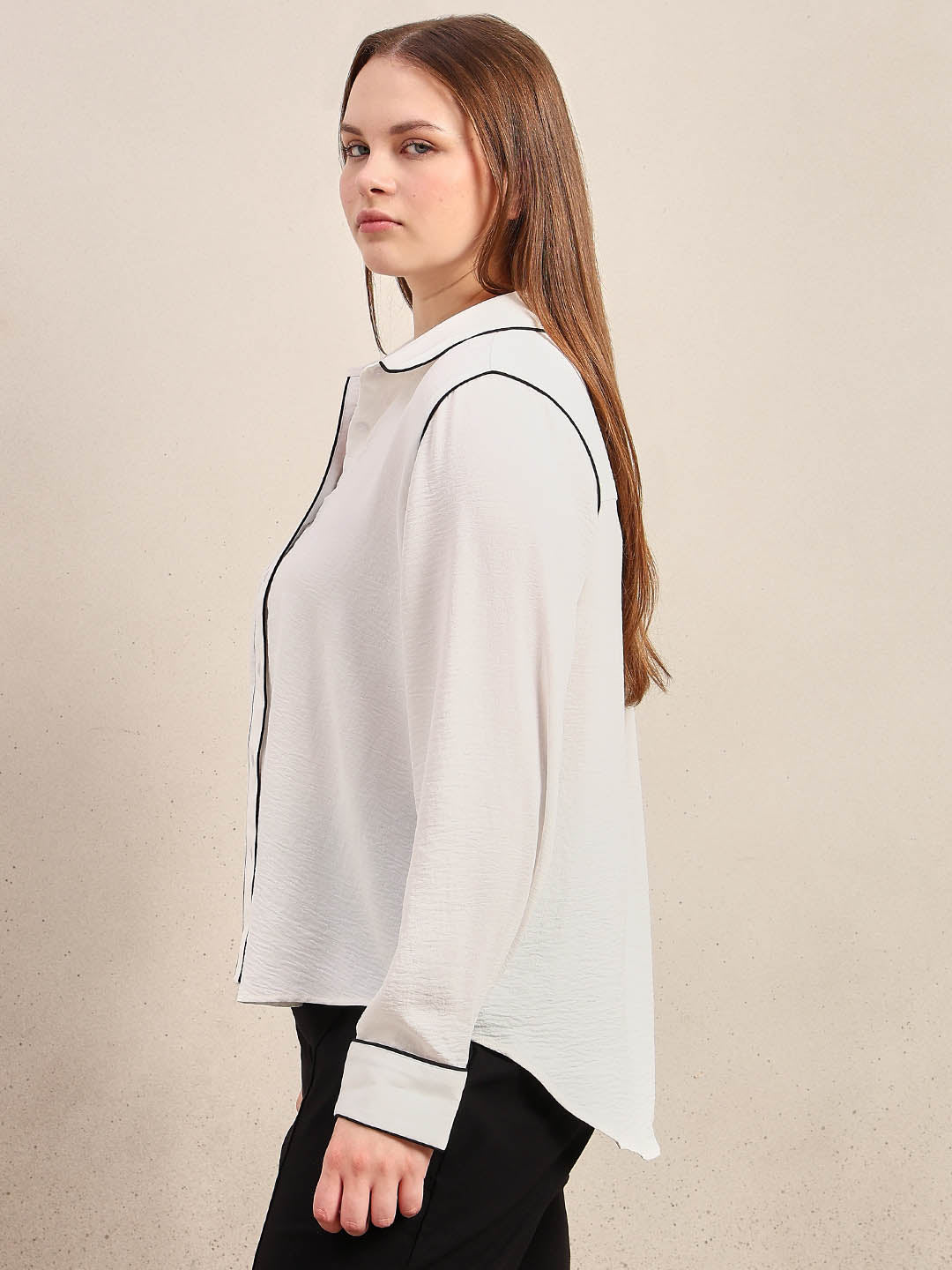 Curve Contrast Piping Shirt - Off-White