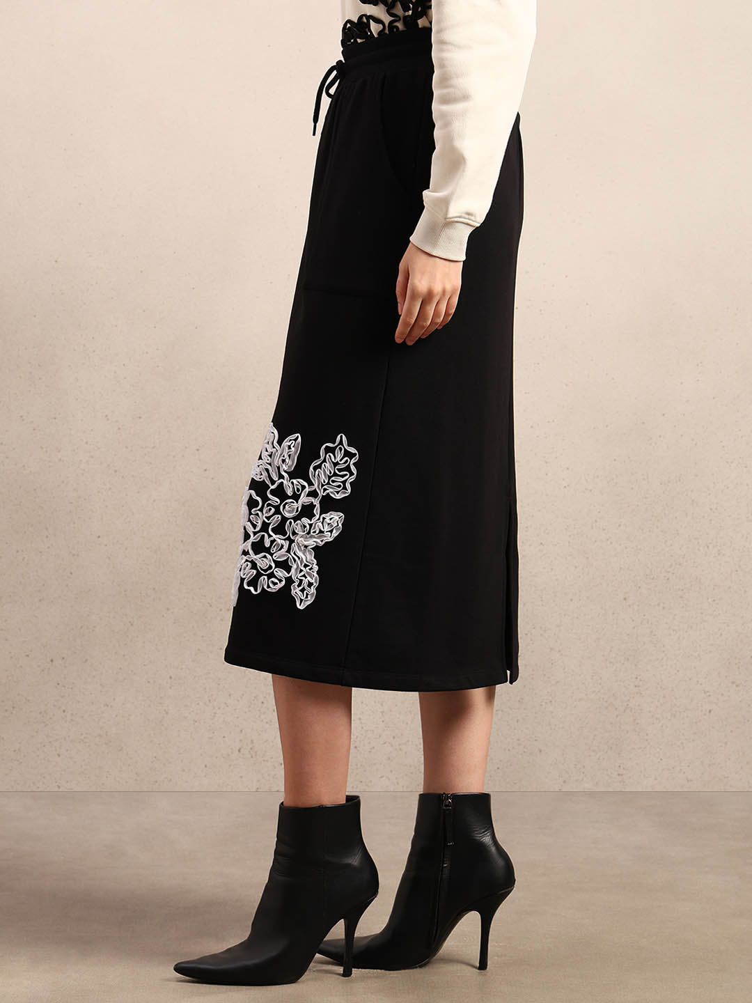 Floral Embroidered Sweatskirt
