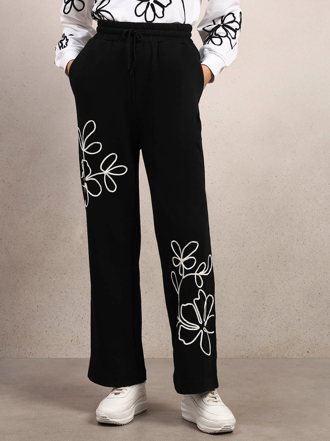 Floral Embroidered Sweatpants