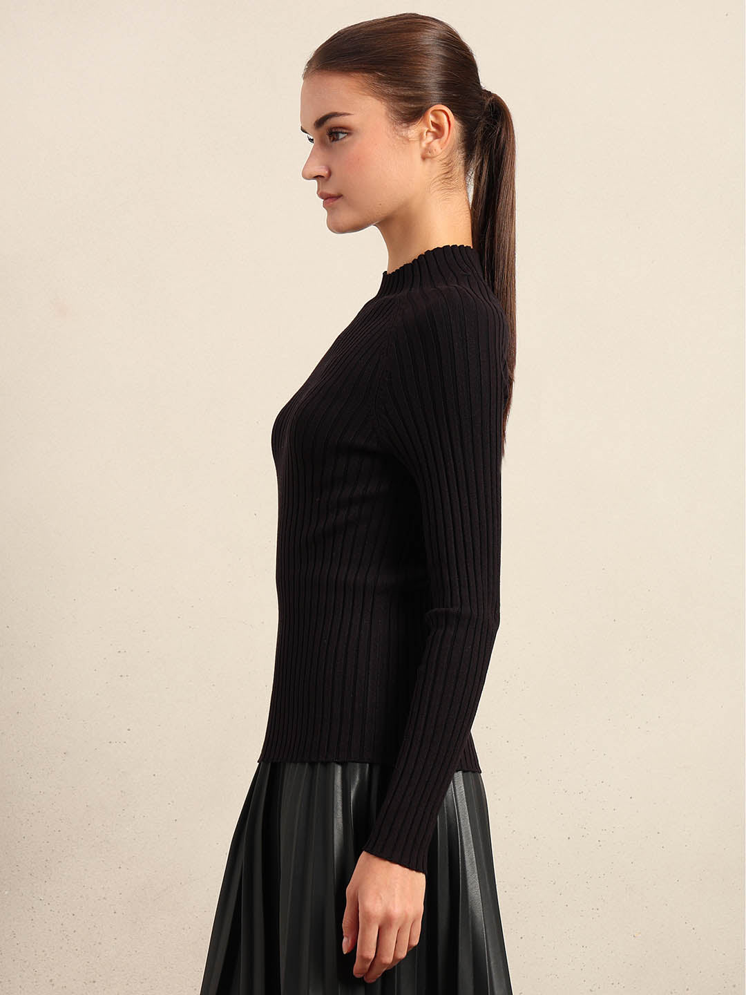 Black Ribbed Knit Fitted Top
