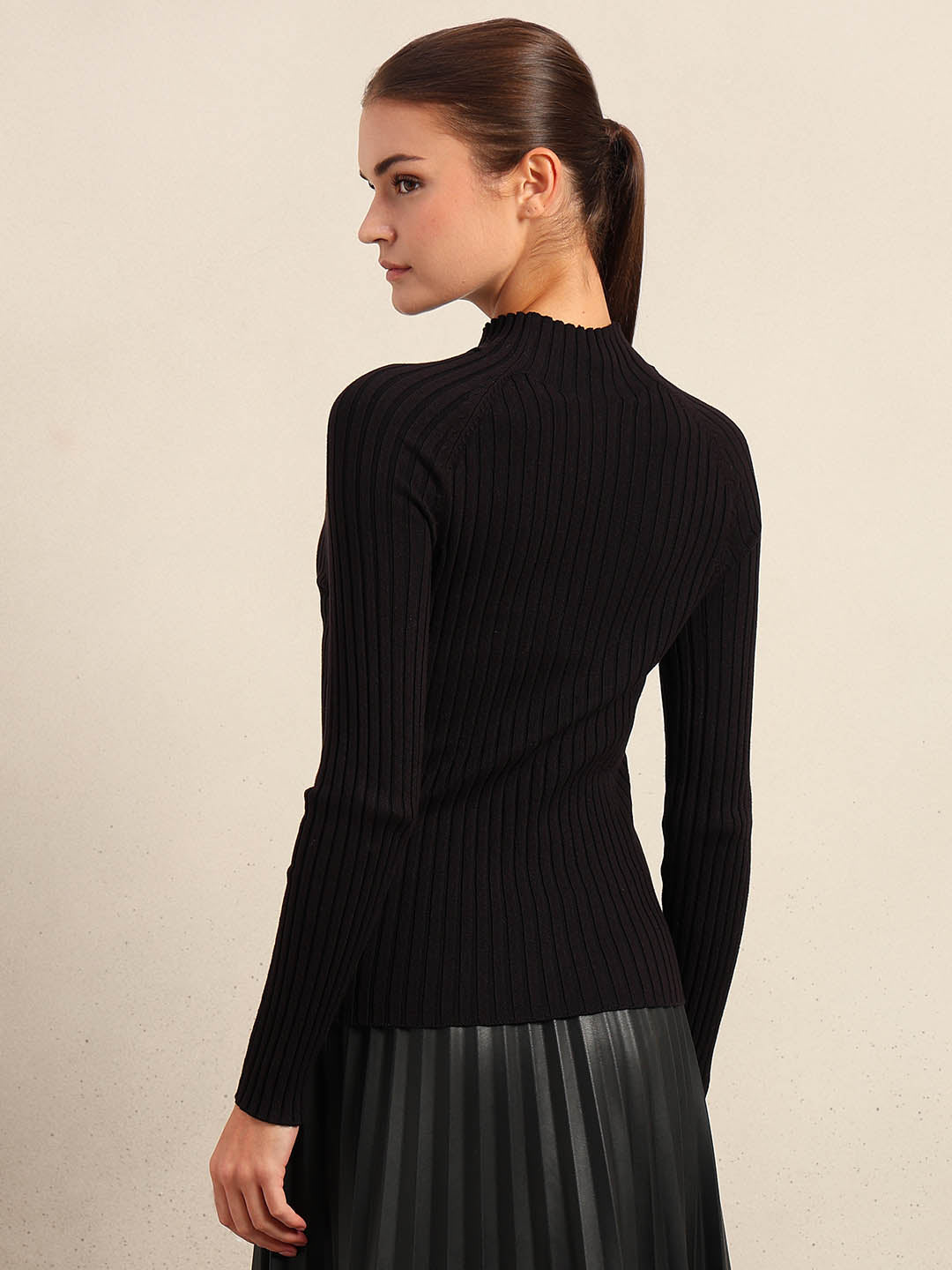 Black Ribbed Knit Fitted Top