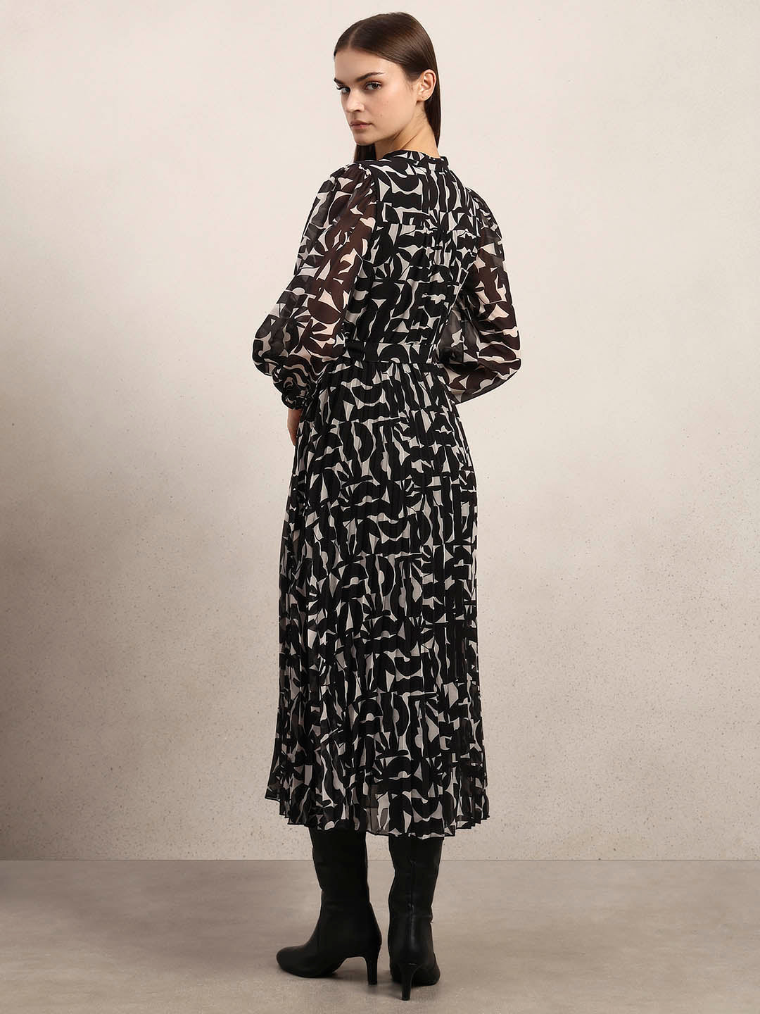 Black & White Floral Printed Midi Dress