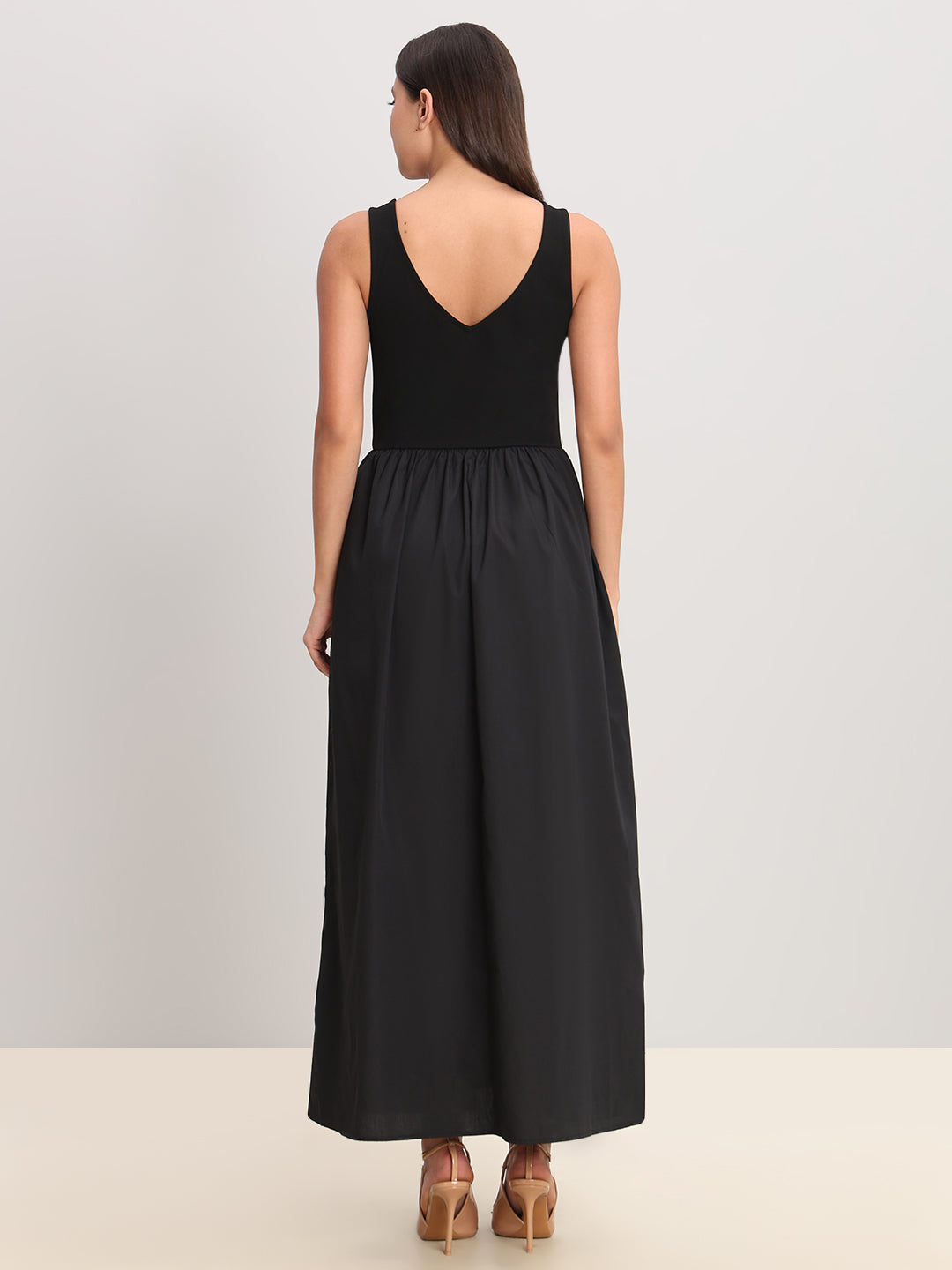 Black V-Neck Sleeveless Dress