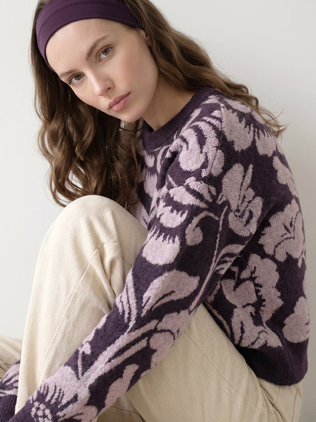 Floral Jacquard O-Neck Pullover