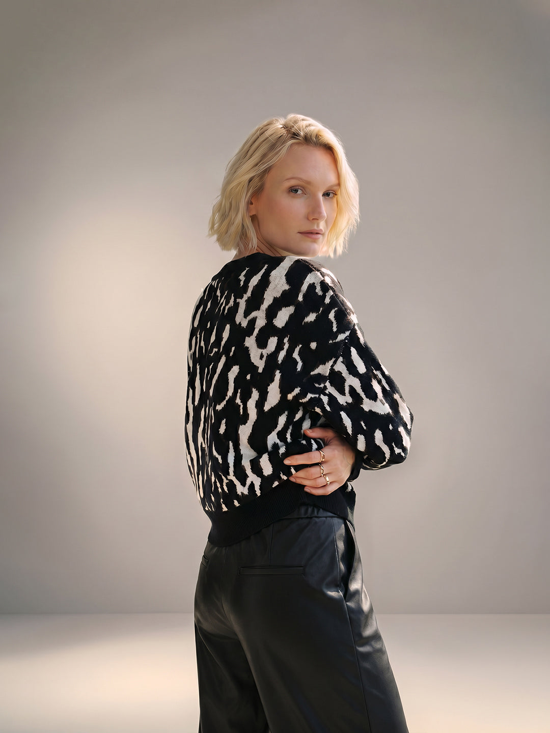 Black Printed O-Neck Pullover
