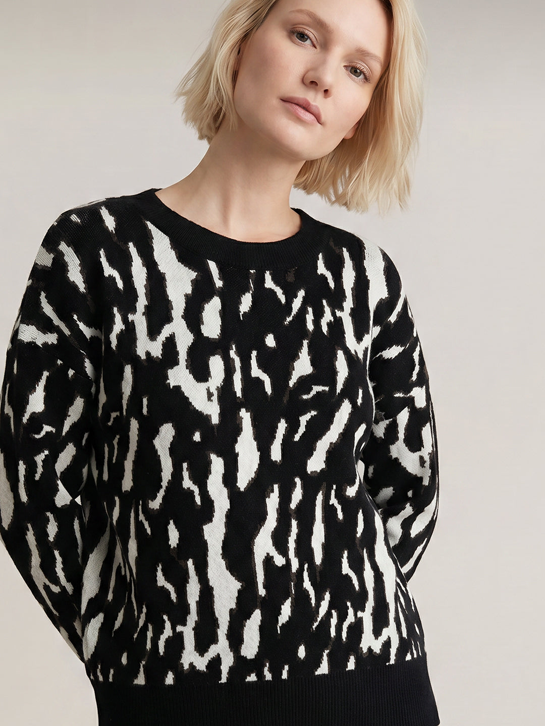 Black Printed O-Neck Pullover