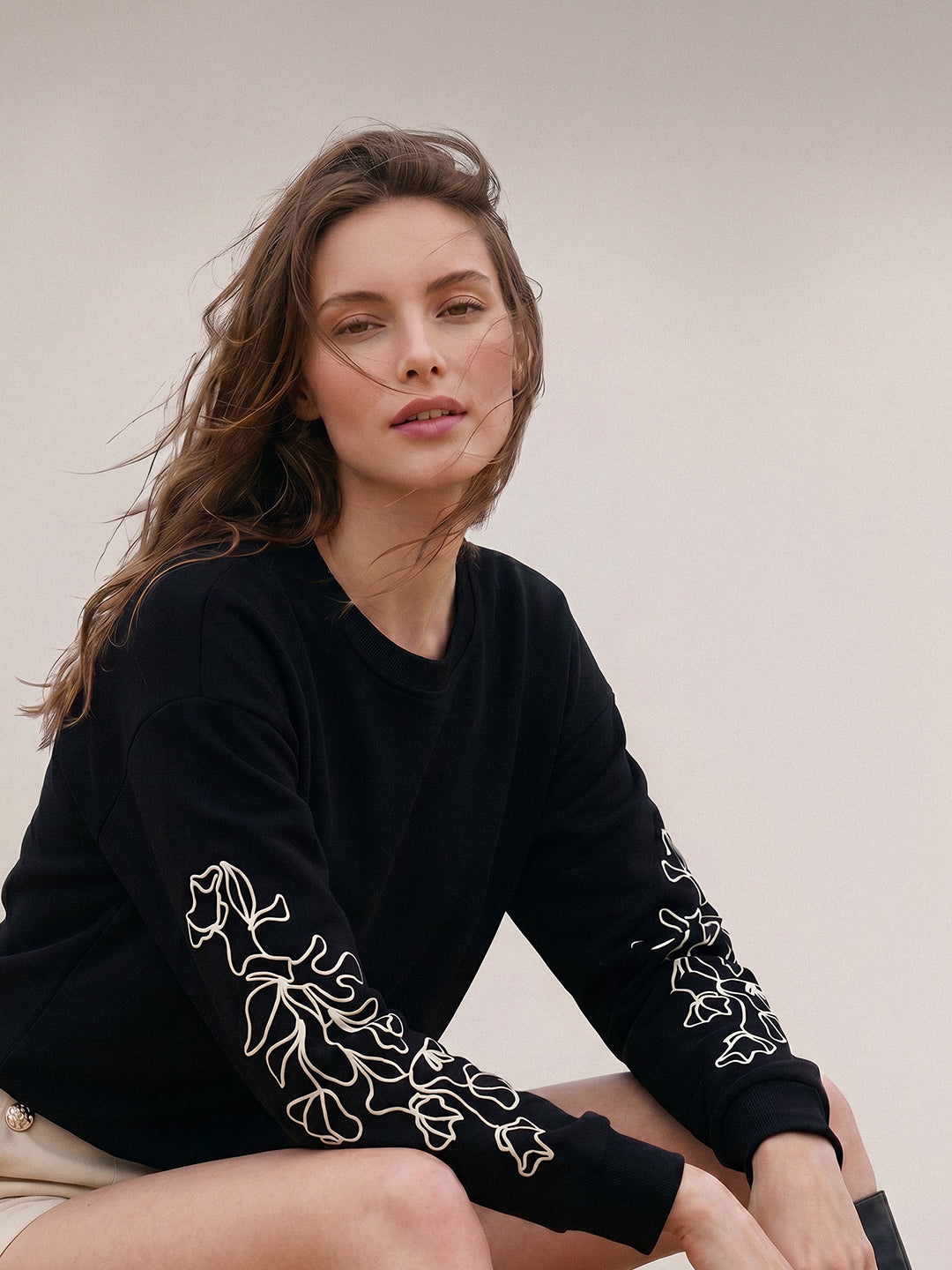 Black O-Neck Sweatshirt