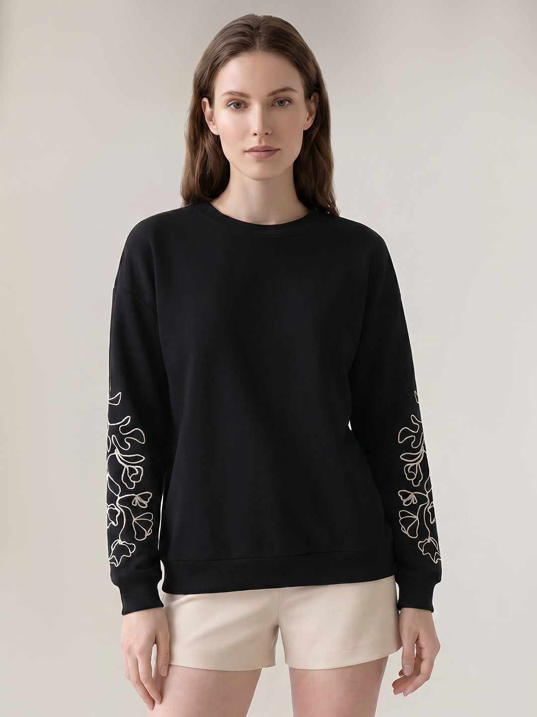Black O-Neck Sweatshirt