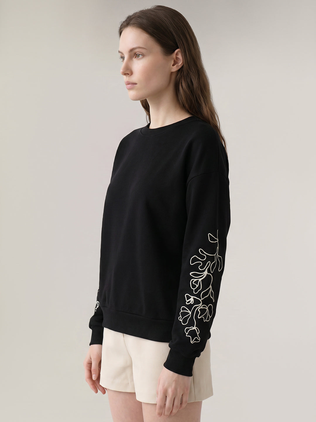 Black O-Neck Sweatshirt