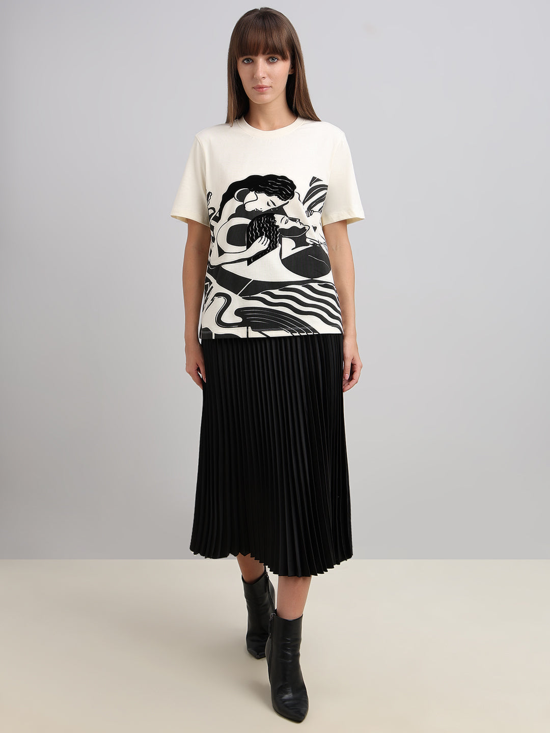 Monochrome Graphic Print T-shirt