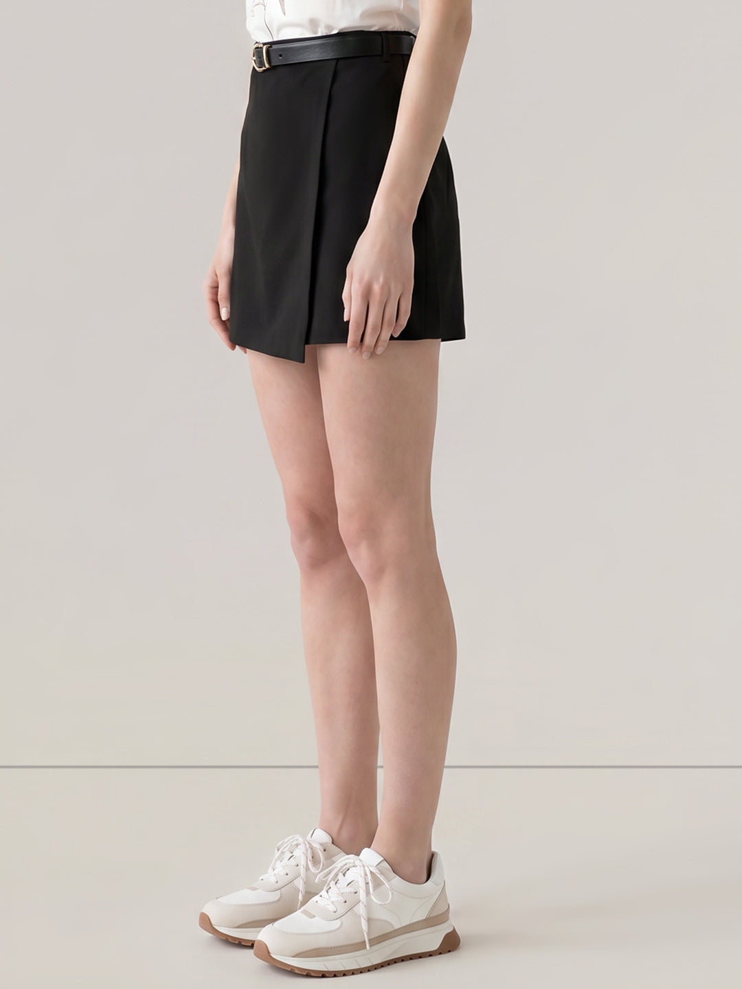 Black Mid Rise Short Skort