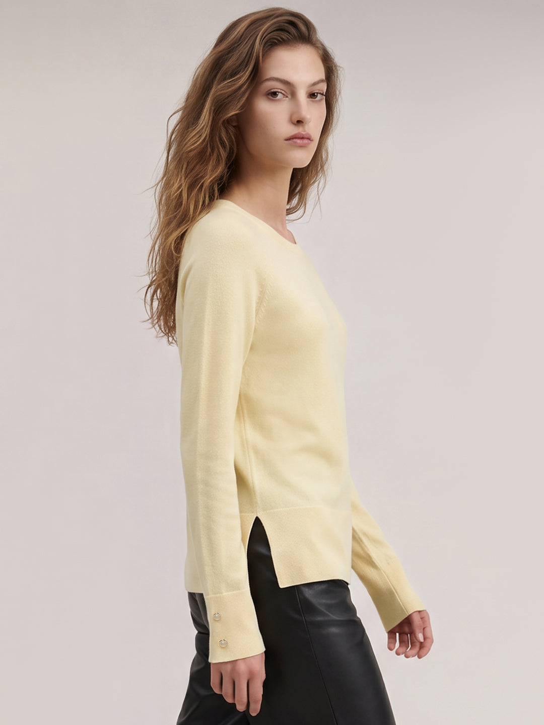 Cream Fine-knit crew-neck Pullover