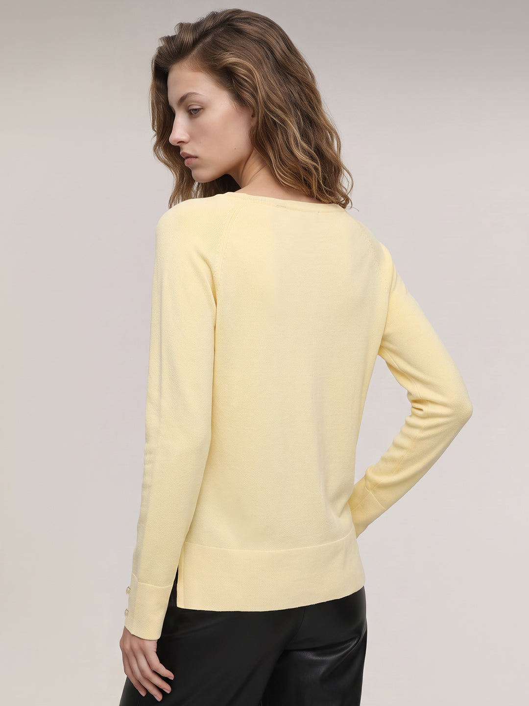 Cream Fine-knit crew-neck Pullover
