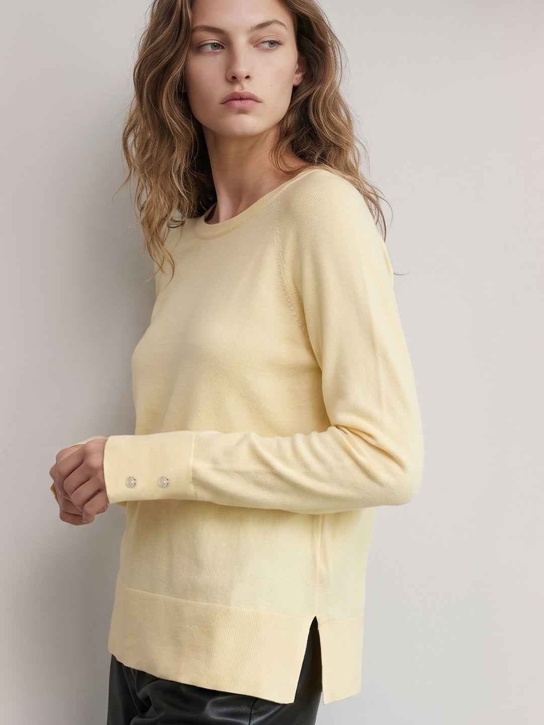 Cream Fine-knit crew-neck Pullover